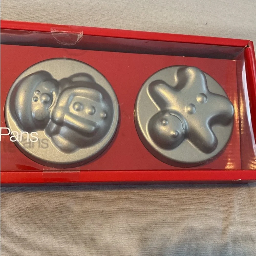 Crate & Barrel Holiday Cakelette Pans